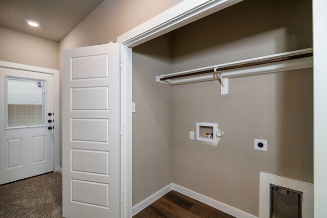 Building Photo - GORGEOUS 3 BEDROOM DUPLEX LOCATED IN MIDLOTHIAN ISD!