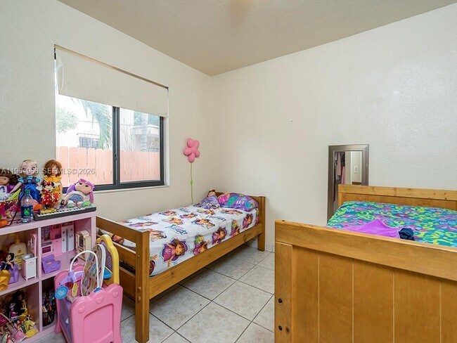 Building Photo - 2460 NW 15th St