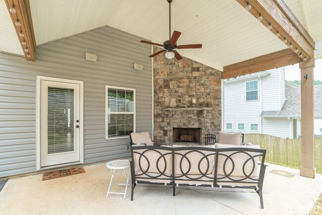 Building Photo - West Knoxville 37932 - 4 bedroom, 2.5 Bath home - Contact Sharon Arnwine (865) 313-7215