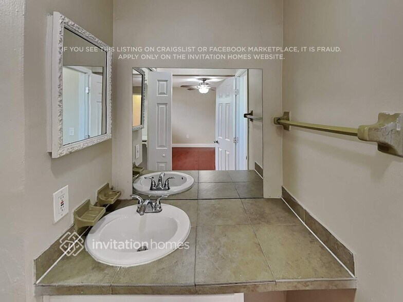 Building Photo - 8659 Sheraton Dr