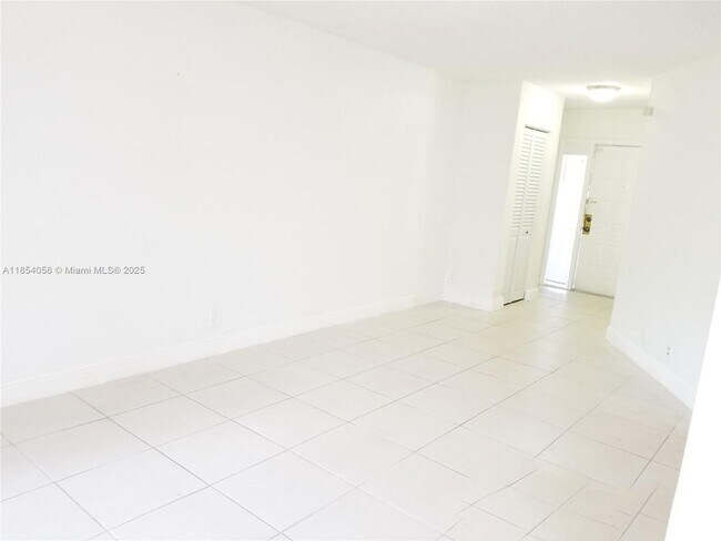 Building Photo - 9521 SW 138th Pl