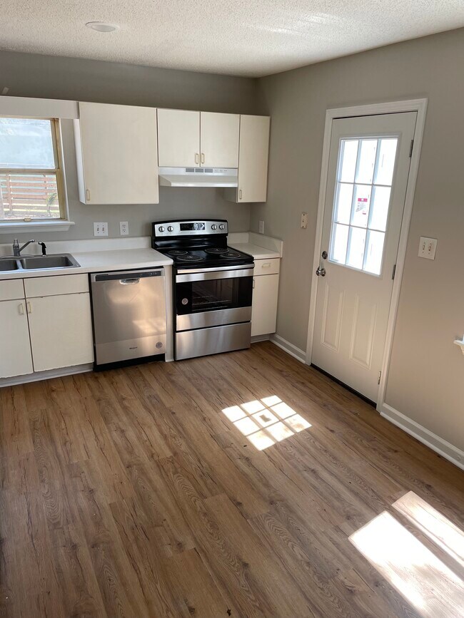 Building Photo - 1108 Beasley Rd