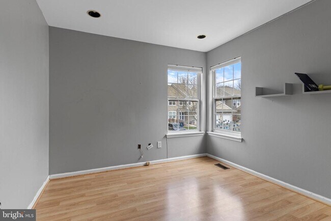Building Photo - 112 Stewarts Ct