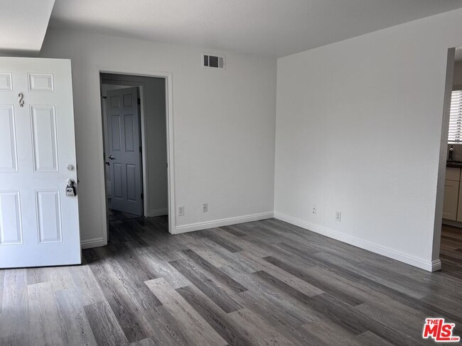 Building Photo - 1556 W 227th St