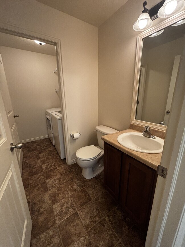 Building Photo - 2431 Ox Yoke Dr
