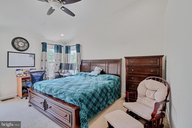 Building Photo - 7863 River Rock Way