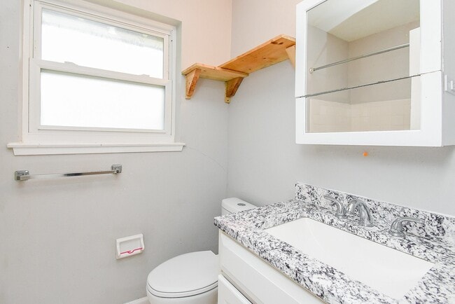 Building Photo - 9615 Beverly Hill St