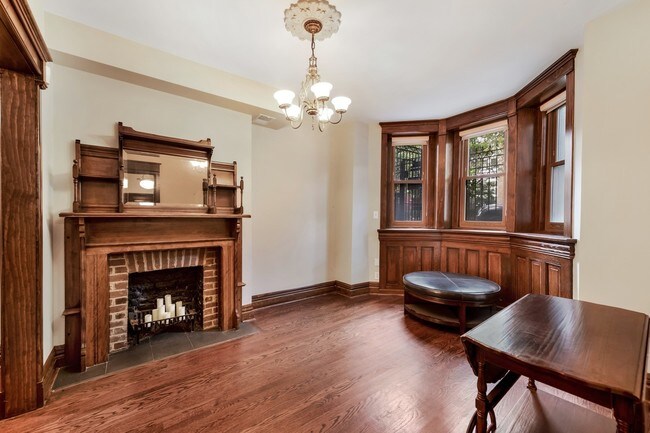 Building Photo - 109 W Elm St