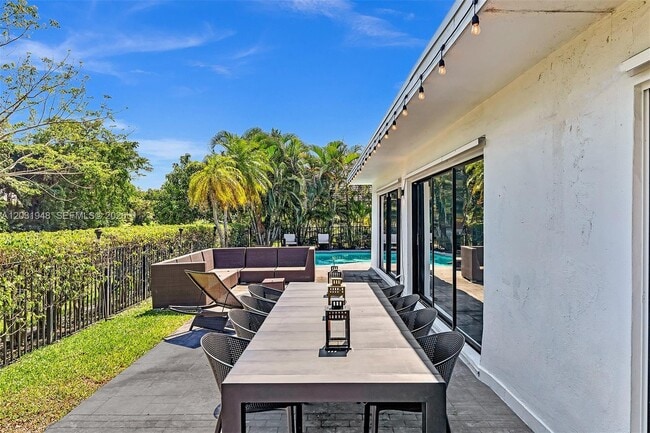 Building Photo - 5602 S Travelers Palm Ln