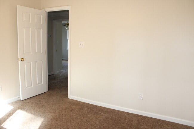 Building Photo - 112 Wenonah Way