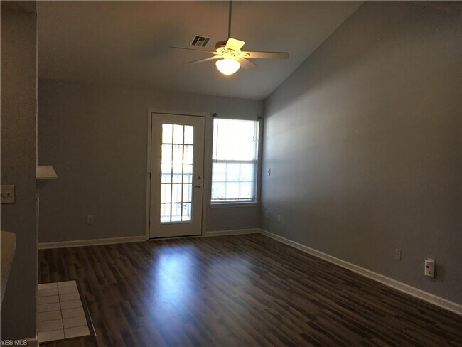 Building Photo - 29802 Lenox Dr