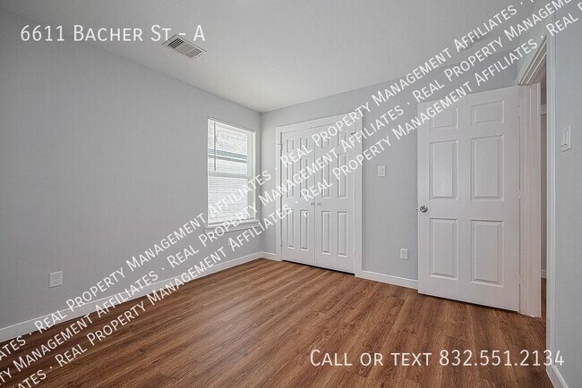 Building Photo - 6611 Bacher St