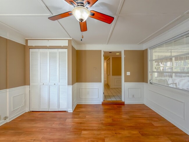 Building Photo - 514 Glenview Dr