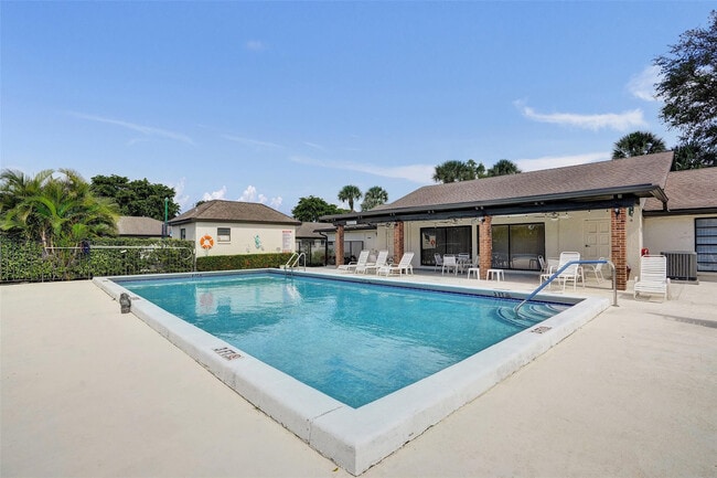 Building Photo - 4840 Greentree Ln