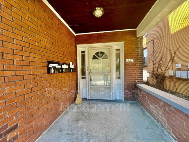 Building Photo - 527 Halsey Ave