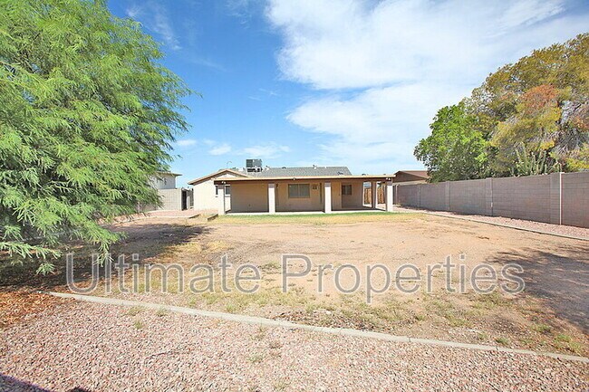 Building Photo - 4821 W Altadena Ave