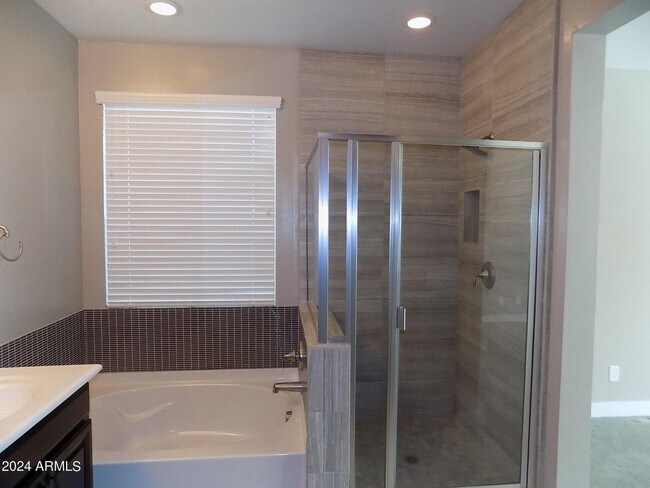 Building Photo - 4967 S Bridal Vail Dr