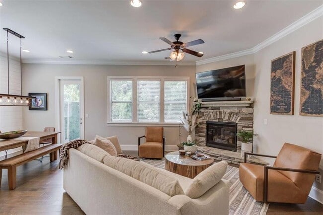 Building Photo - 1450 Edgebrook Ct NE