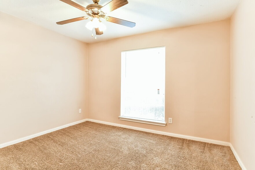 Building Photo - 3219 Candlepine Dr