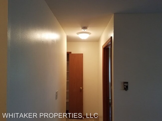 Building Photo - 4843-4865 Northcliff Dr