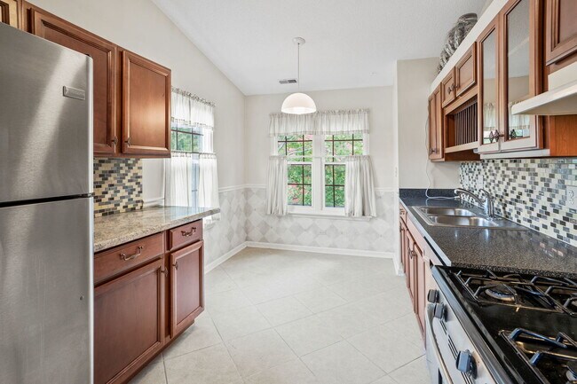 Building Photo - 216 Stoneybrook Ln