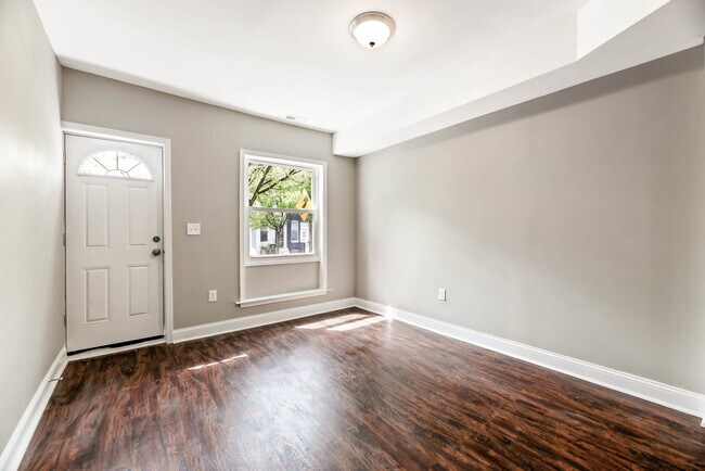 Building Photo - 2 Bedroom Rowhome- Baltimore City