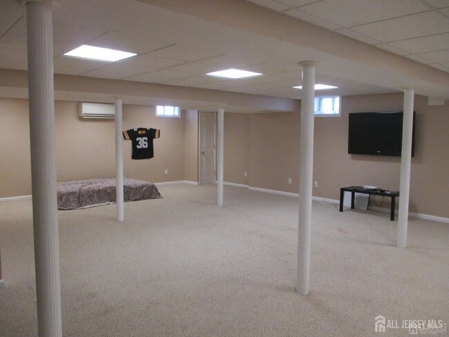 Building Photo - 103 Tived Ln E