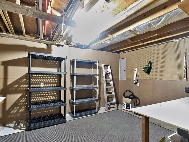 Building Photo - 5621 Pelham Rd