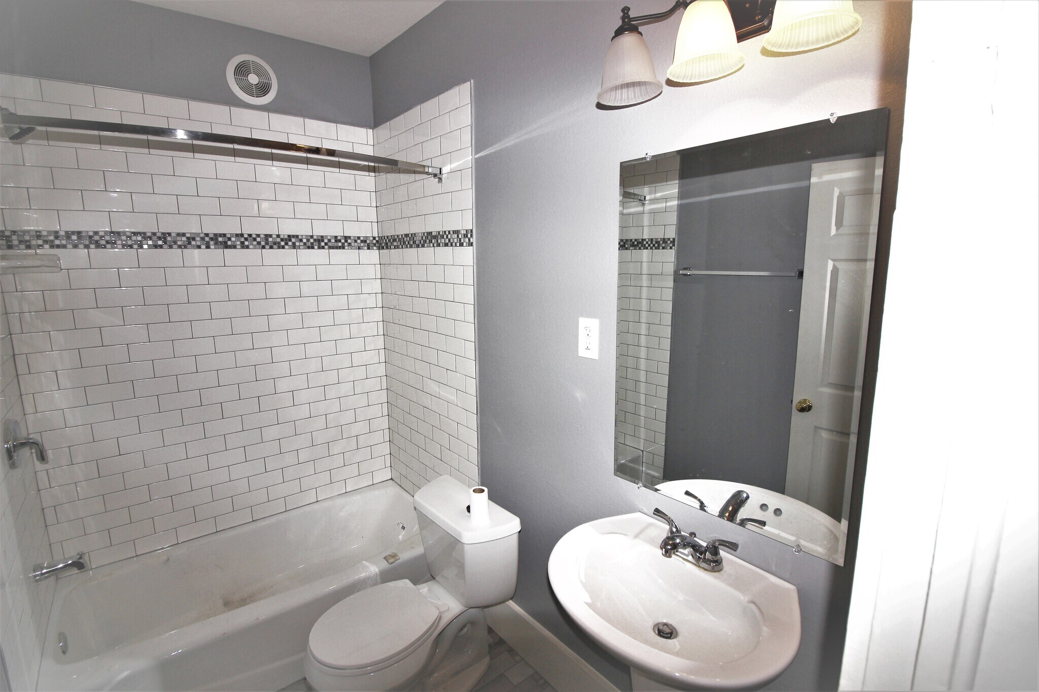 Building Photo - 4405 Woodside St