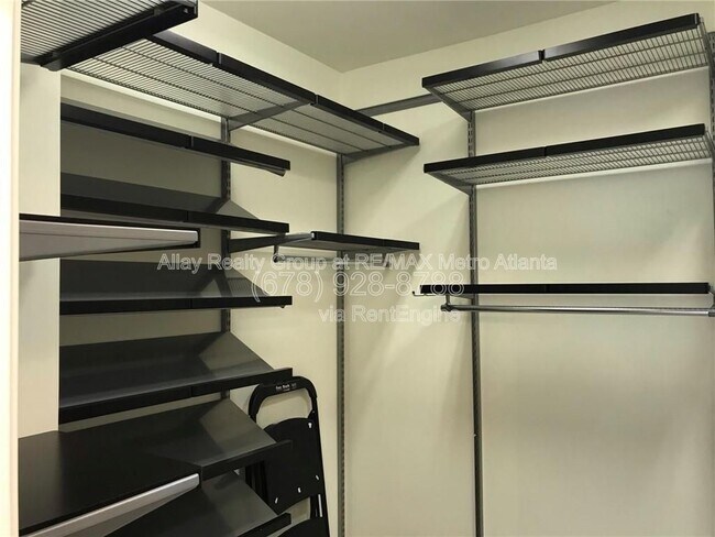 Building Photo - 2673 Rivers Edge Dr NE