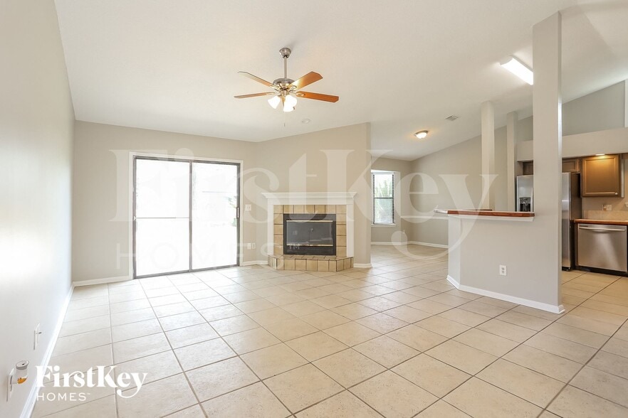 Building Photo - 1645 Ponderosa Pine Dr E