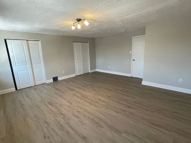 Building Photo - Beautiful 3 Bedroom, 1.5 Bath in Brookhaven