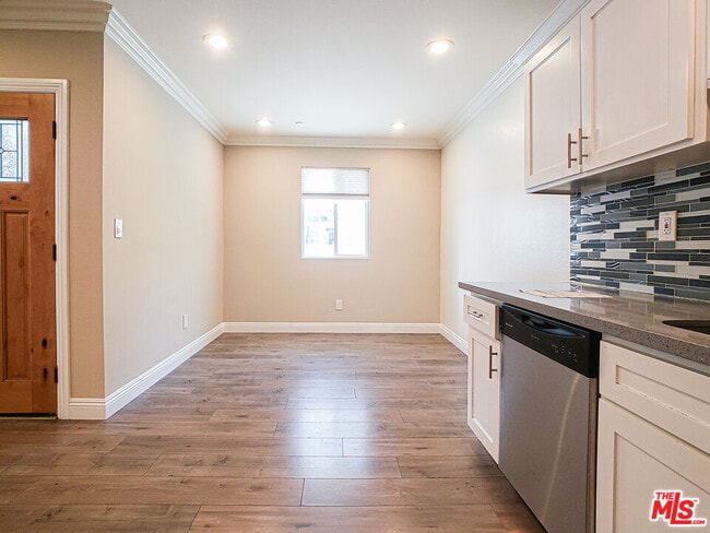 Building Photo - 965 N Wilton Pl