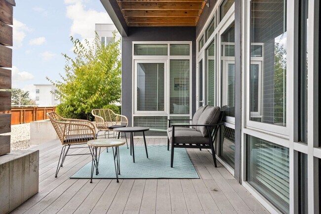 Building Photo - 747 N College Ave