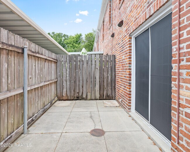 Building Photo - 416 Doucet Rd