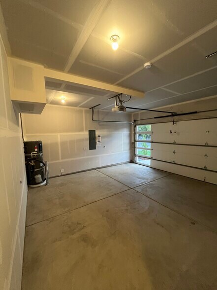 Building Photo - 12130 Bay Heights Pl