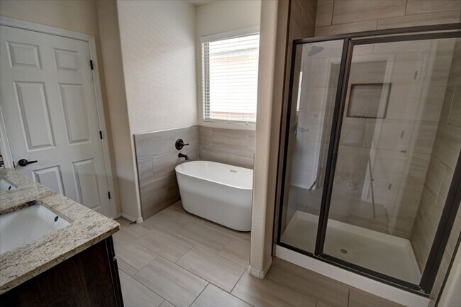 Building Photo - 4461 Golden Eagle Loop NE