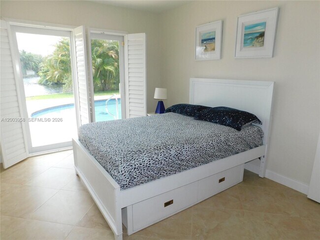 Building Photo - 108 NE 30th St