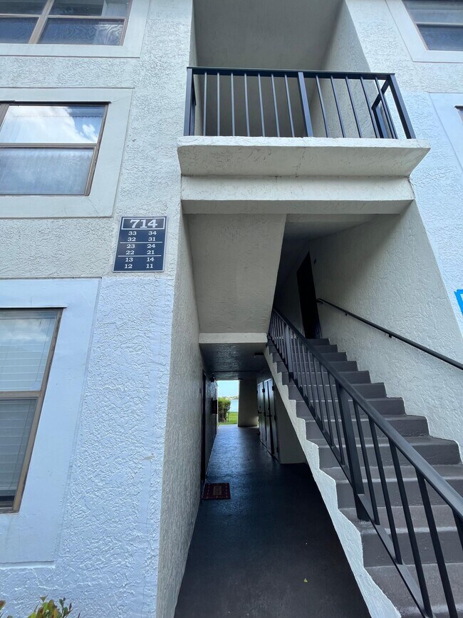 Building Photo - 714 Executive Center Dr