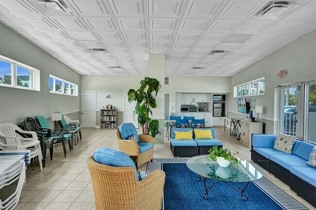 Building Photo - 720 Bayshore Dr