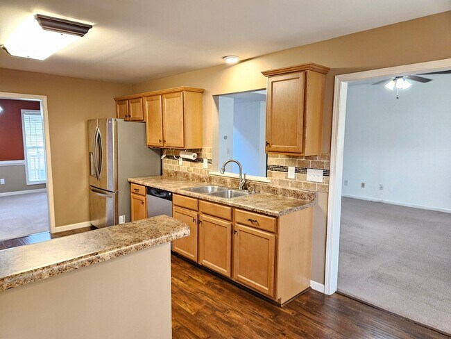 Building Photo - Rare 3 bedroom 2.5 bath home located in Dallas