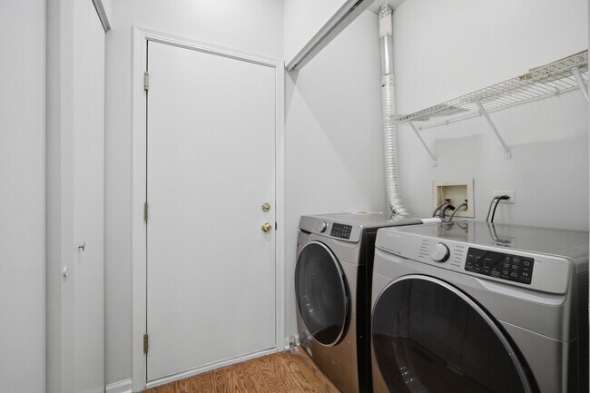 Building Photo - 611 Lakeridge Ct