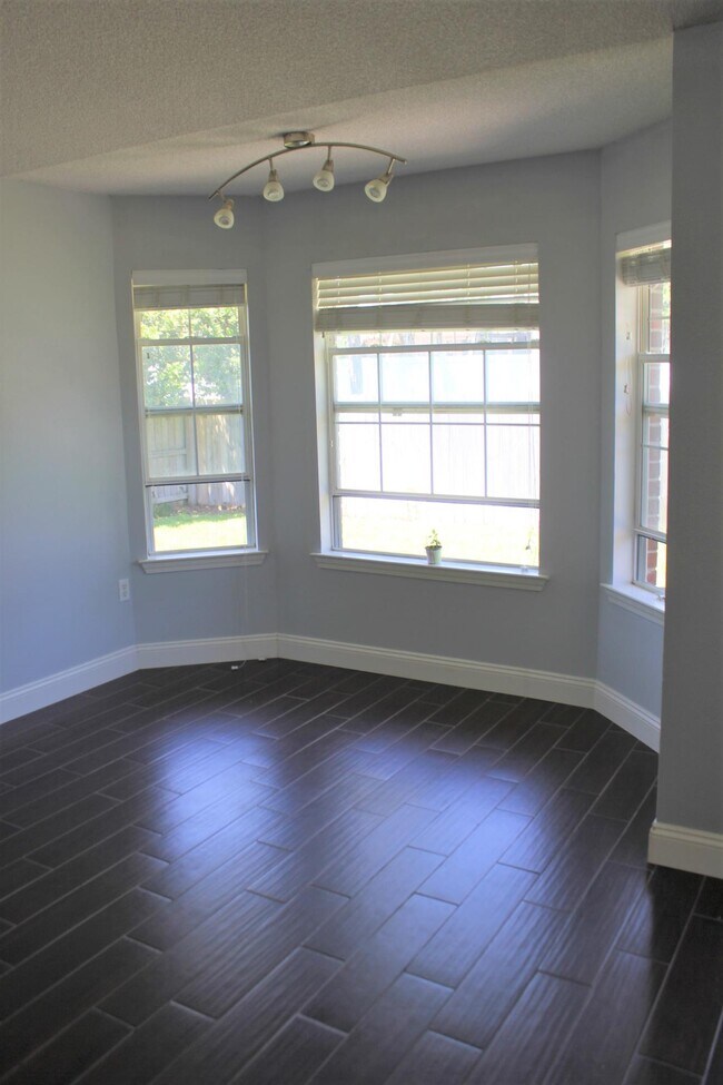 Building Photo - 2467 Heritage Cir