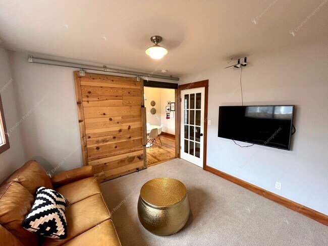 Building Photo - *Unfurnished* Charming, updated and walkable west side 3 BR + den/office