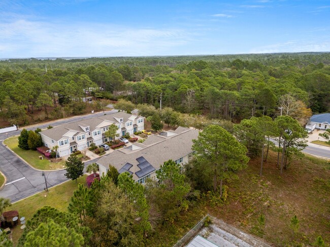 Building Photo - 20 E Shady Oaks Dr