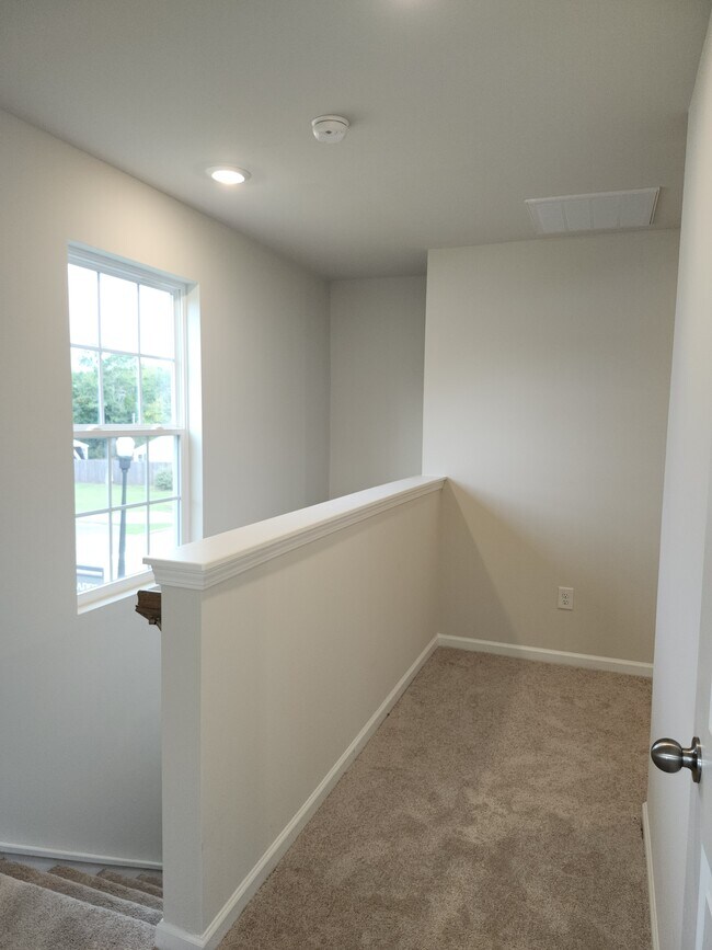 Building Photo - 708 Peyden Ln