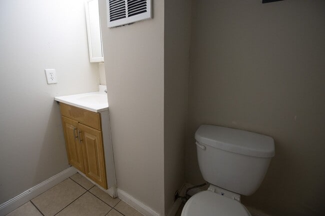 Building Photo - Downtown house off Hitt St!