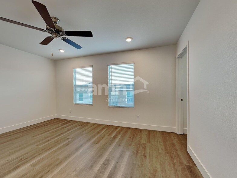 Building Photo - 9247 River Owl Ct