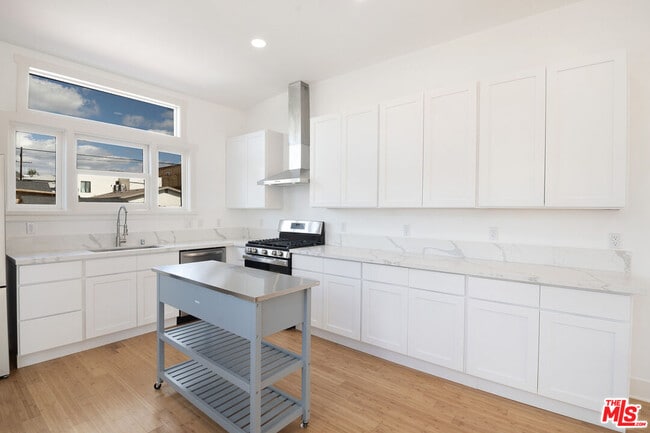 Building Photo - 2507 1st St