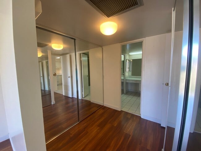 Building Photo - Makaha Valley Towers - One Bedroom